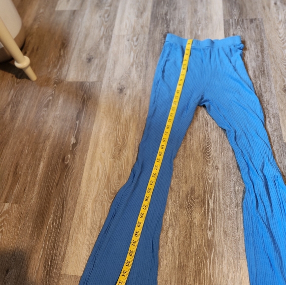 Blue soft, ribbed high-waisted flare pants - Picture 5 of 9